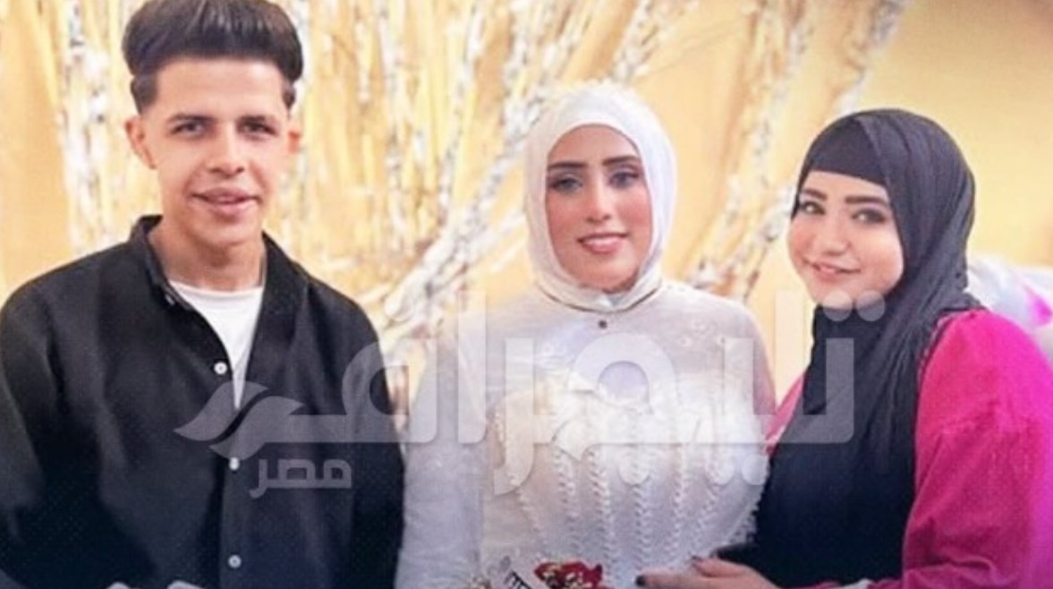 عروس المعادي مع صديقتها المقربة