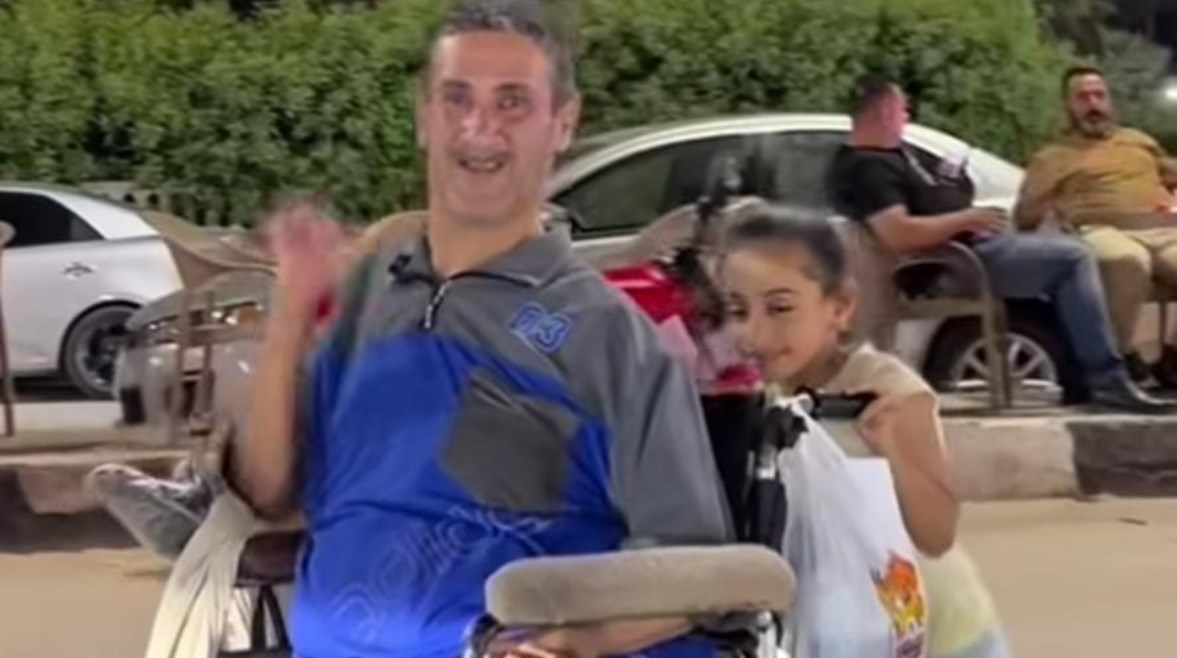 العم محمد وابنته كنزي 