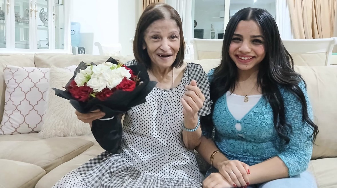 الفنانة القديرة عائشة الكيلاني والزميلة هايدي محمد