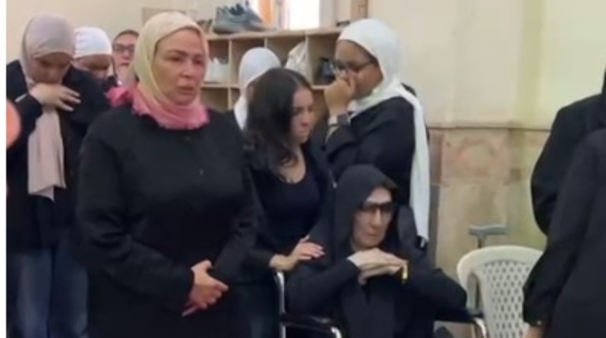 إلهام شاهين في جنازة ابنة نجلاء فتحي- تصوير الشيمي