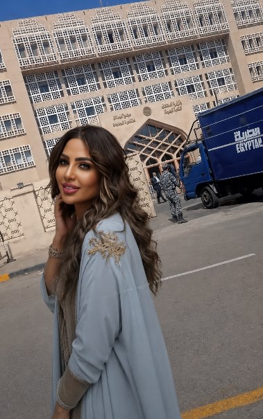 لحظة وصول سارة خليفة المحكمة 