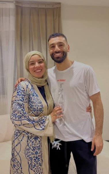 محمد صلاح وشقيته رباب 