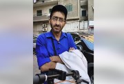 الصيدلي مينا...