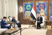  سفير مصر لدى الجمهورية اليمنية يلتقي رئيس مجلس القيادة الرئاسي اليمني