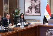 خلال اجتماع رئيس الوزراء