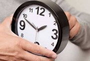 موعد تغيير الساعة في مصر 2026