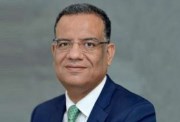 الكاتب الصحفي محمود مسلم 
