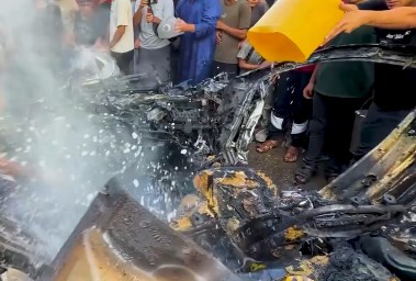 محاولات إطفاء السيارة