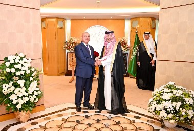 صالح بن عيد الحصيني وكامل الوزير