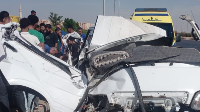 انقلاب ميكروباص بالطريق الأوسطي