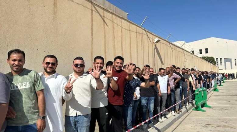 المصريين بالخارج في السفارات والقنصليات