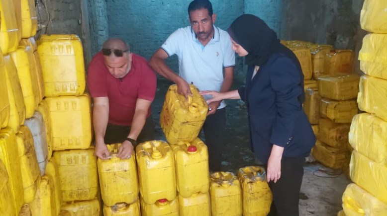 ضبط مخزن لتدوير زيت الطعام المستعمل