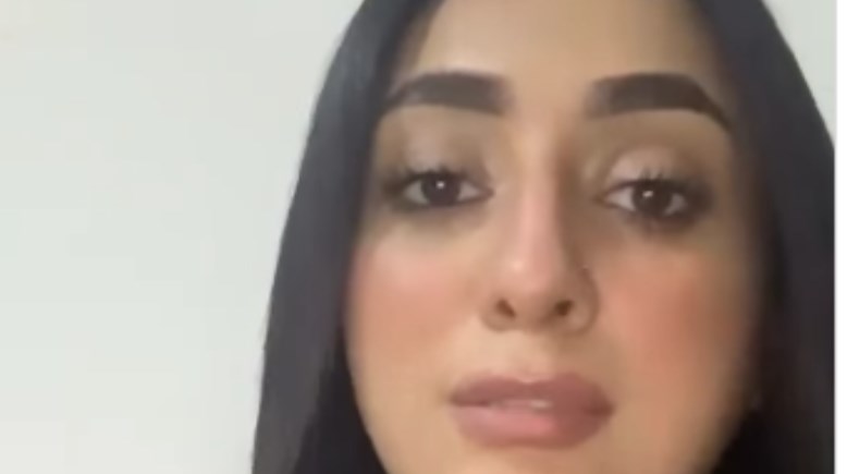 دينا تستغيث بعد اكتشاف كاميرا في الـ"روم سنجل” 