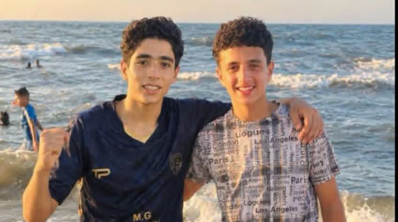 اللاعبان