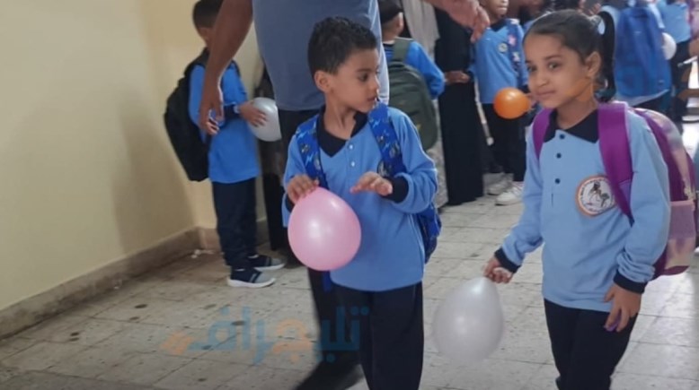 فرحه التلاميذ بالبالونات 