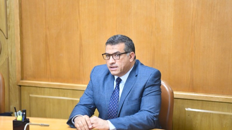 محافظ قنا 