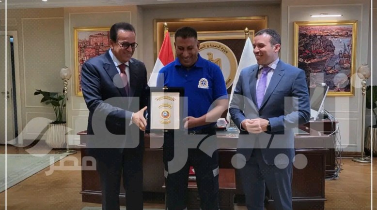صابر محمد مشرف غرفة عمليات إسعاف بني سويف خلال التكريم 