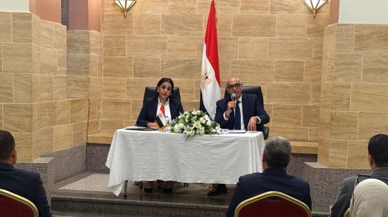 السفير أحمد عبدالمجيد خلال لقاء أبناء الجالية المصرية بجدة