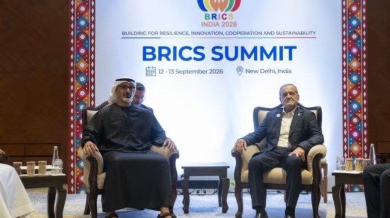 الرئيس الإيراني مسعود بزشكيان وولي عهد أبو ظبي خالد بن محمد بن زايد آل نهيان