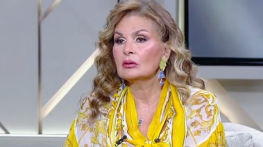 الفنانة يسرا