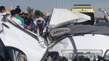 انقلاب ميكروباص بالطريق الأوسطي