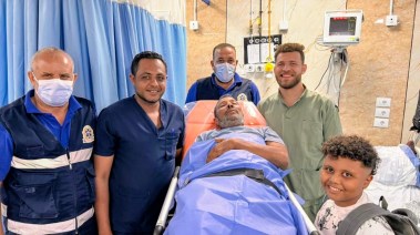 الطفل منقذ والده بعد اتصال بالاسعاف