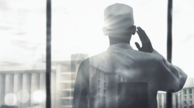 تعبيرية عن الاذان والابتهال
