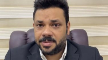 محامي الشاعر الشهير