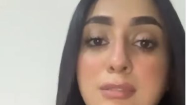 دينا تستغيث بعد اكتشاف كاميرا في الـ"روم سنجل” 