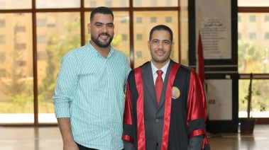 الباحث عبدالحميد أبو حسين وشقيقه 