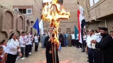 لقطات من حرق الصليب 