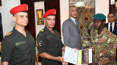 القوات المسلحة تنظم عددا من الدورات التدريبية للكوادر من دولة مالى