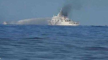  20 قتيلاً وعمليات بحث عن مفقودين في حريق داخل سفينة بميناء صيني 
