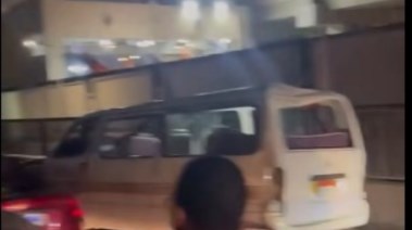 انقلاب ميكروباص أعلى كوبري فيصل