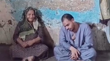 الام واحد أبنائها 