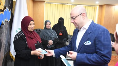 صورة اثناء تسليم أوراق العمرة 