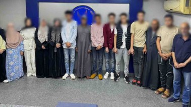 المتهمون بعد ضبطهم 
