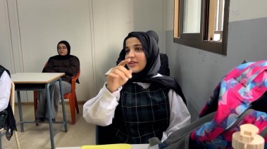 طلاب ثانوية يبدأون العام الدراسي بموقع بديل عن مدرستهم وسط توترات عسكرية في جنوب لبنان
