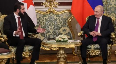 الرئيس الروسي فلاديمير بوتين والرئيس السوري أحمد الشرع 
