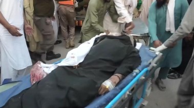 مقتل 12 شخصاً وجرح العشرات إثر هجوم على نقطة تفتيش للشرطة في مدينة ديرا إسماعيل خان الباكستانية
