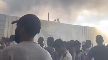 حريق مصنع هينج شينج بأبو خليفة الصناعية.. السيطرة على النيران ونقل 15 مصابا لمستشفى أبو خليفة