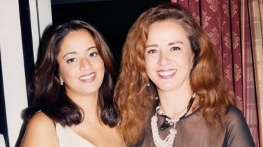الفنانة نجلاء فتحي وابنتها الراحلة ياسمين 