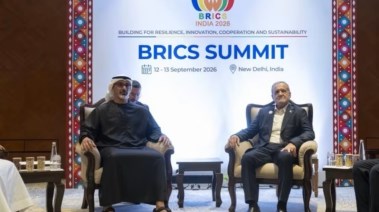 الرئيس الإيراني مسعود بزشكيان وولي عهد أبو ظبي خالد بن محمد بن زايد آل نهيان