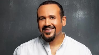 الفنان هشام عباس