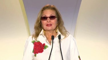 الفنانة يسرا 