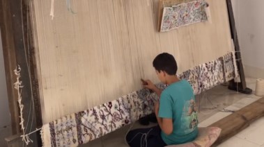 صورة أثناء إنتاج السجاد