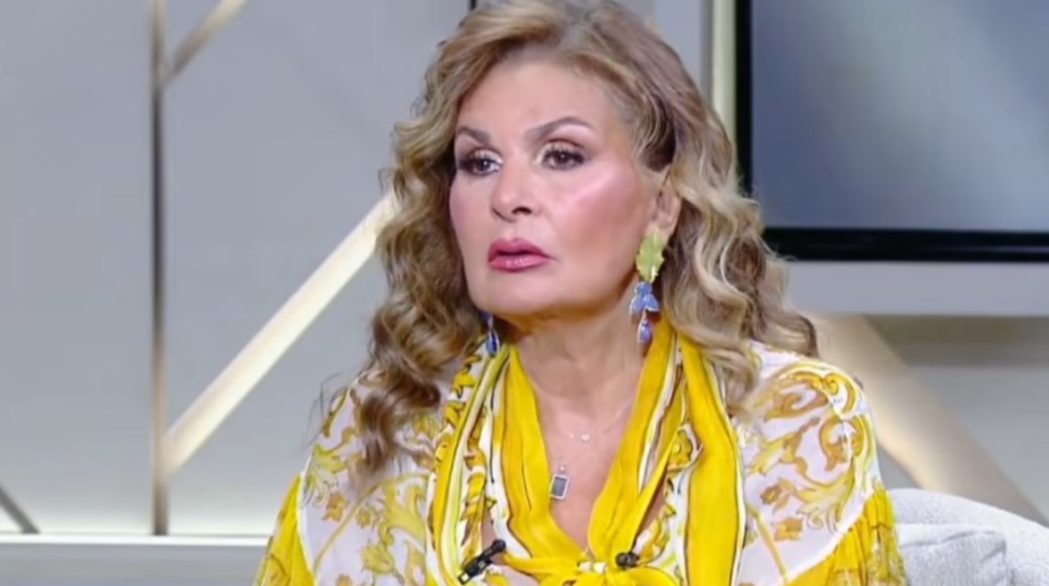 الفنانة يسرا