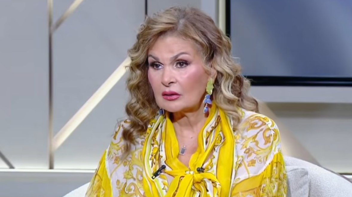 الفنانة يسرا