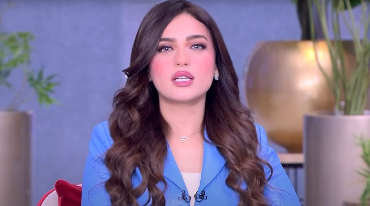 الإعلامية ياسمين عز