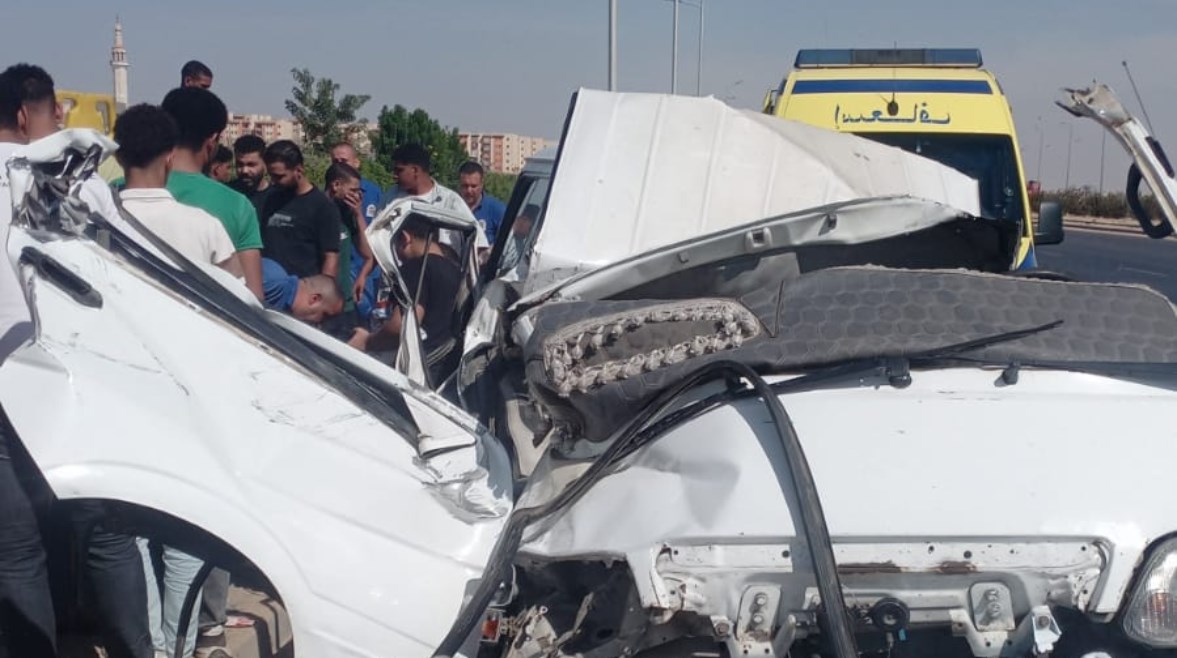 انقلاب ميكروباص بالطريق الأوسطي